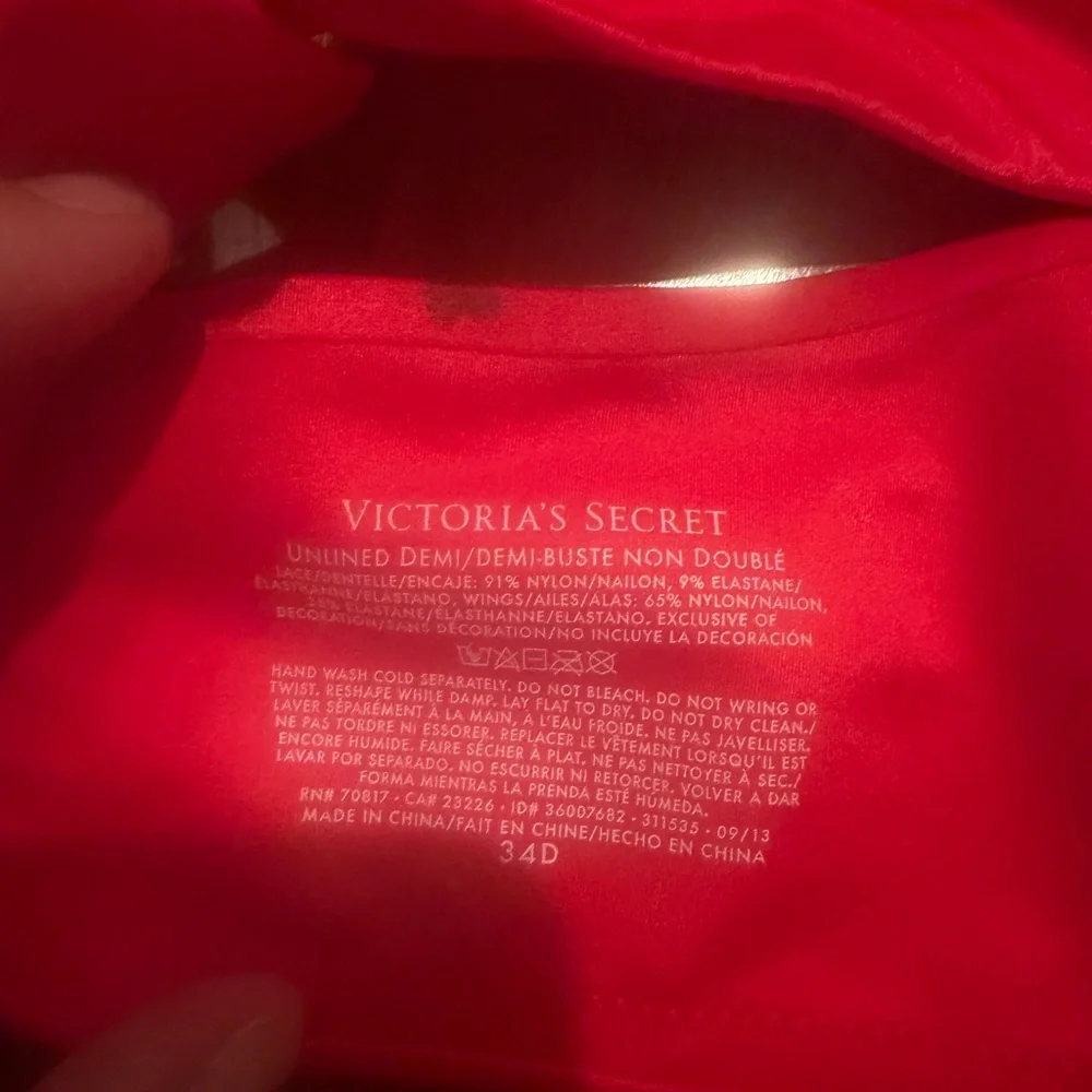 Victoria's Secret Scarlet Lace Underwire Bra - Picture 5 of 5